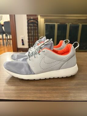 Lightly worn- never worn outside.  Men’s 2018
Nike Roshe pure platinum. Sz 11.5